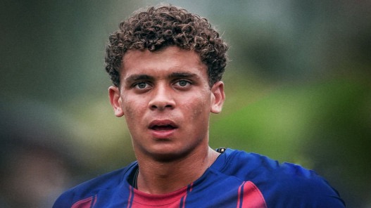 برشلونة يحسم انتقال موهبة مصر حمزة عبدالكريم بشكل دائم