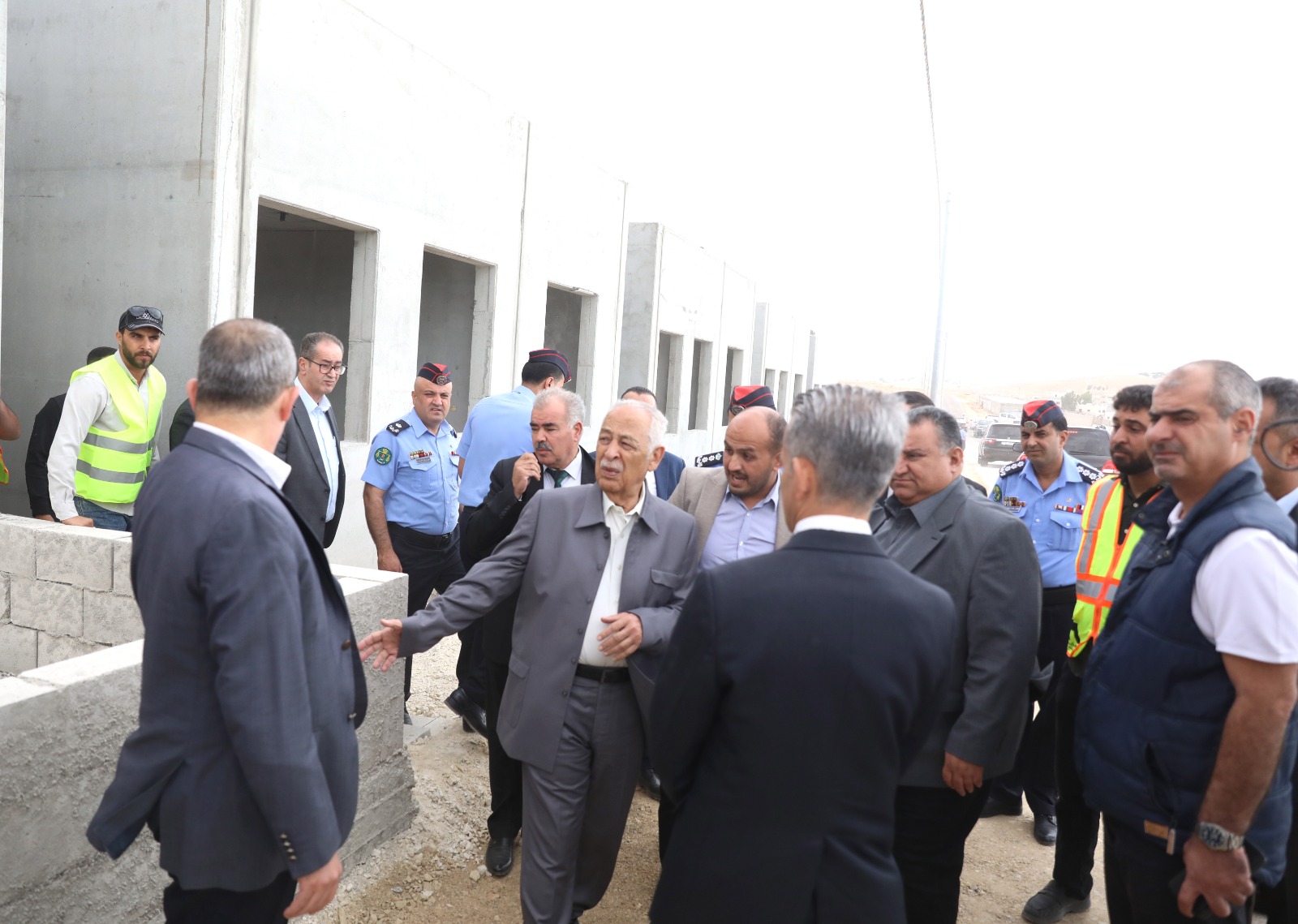  رئيس الديوان الملكي يتفقد مشاريع مبادرات ملكية تنموية في المفرق