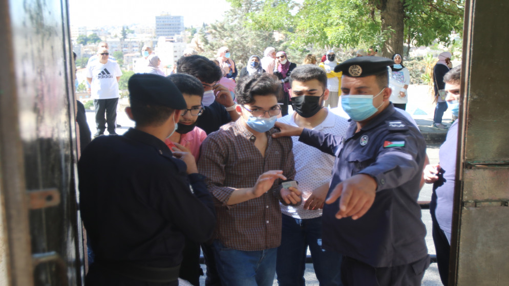 172443 طالبا وطالبة يختتمون اليوم امتحان "التوجيهي"