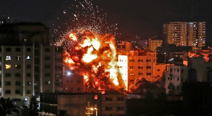  10 شهداء من عائلة واحدة في مخيم الشاطئ بغزة ..  فيديو 