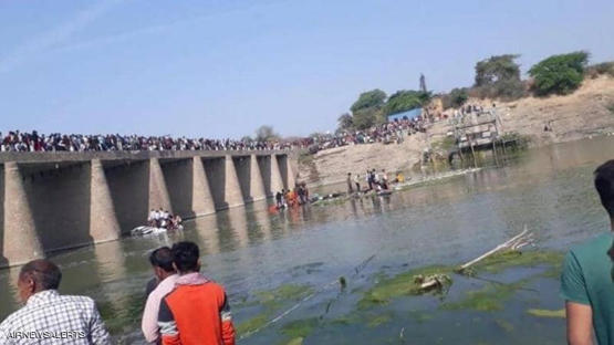 حفل زفاف يتحول لكارثة  ..  24 قتيلا بحادث مأساوي اثر سقوط حافلة "معازيم" في النهر