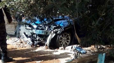 بالصور ..  عمان: بعد اقتحام مطعم ..  مركبة تقتحم شقة في شارع الاستقلال  