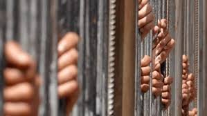 "حقوق الإنسان"بإجراءات النقل التأديبي بحق الأطفال الموقوفين