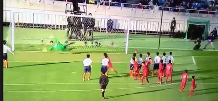بالفيديو  .. أغرب ركلة حرة مباشرة من إبداع اليابانيين!