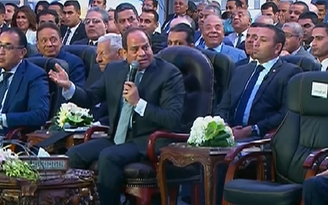 بالفيديو  ..  السيسي يضع وزير النقل في موقف محرج جدا  ..  "تفاصيل"