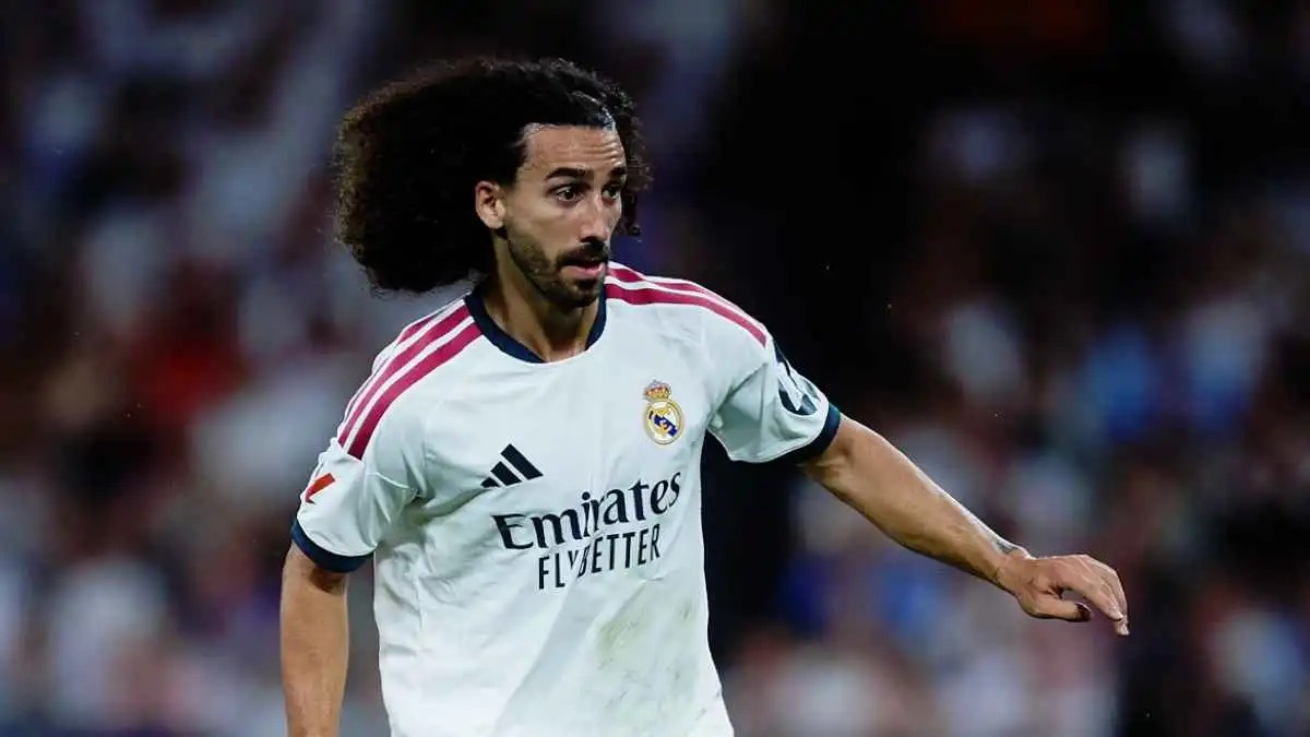 كوكوريلا وباتشو ..  أغرب تصويت في جائزة الكرة الذهبية يفجر جدلًا 
