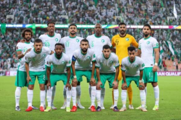 السعودية تخطط لتعزيز الصدارة أمام عمان