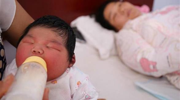 ولادة طفل صيني وزنه 6.3 كيلو بعملية قيصرية