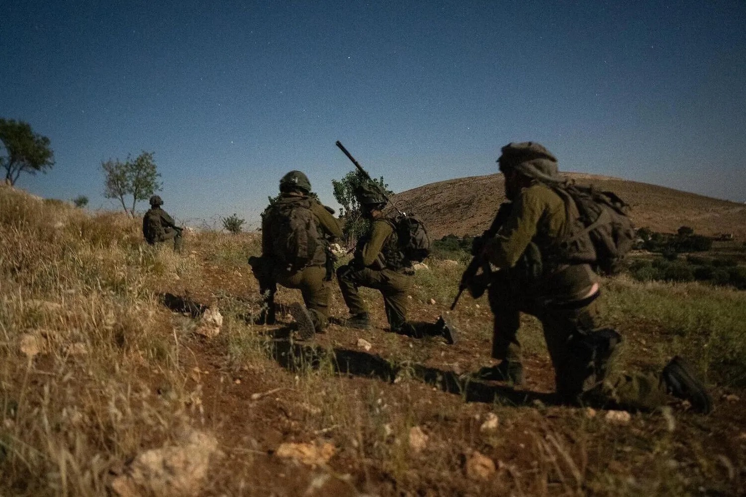 جيش الاحتلال الإسرائيلي يعلن إصابة عدد من جنوده خلال توغله ببلدة بريف دمشق 