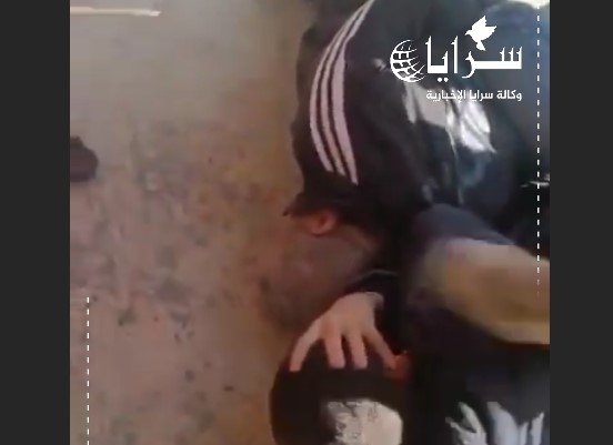 شاهد كيف انتقمن سجينات من سجان كان يعذبهن في سجون الأسد -فيديو