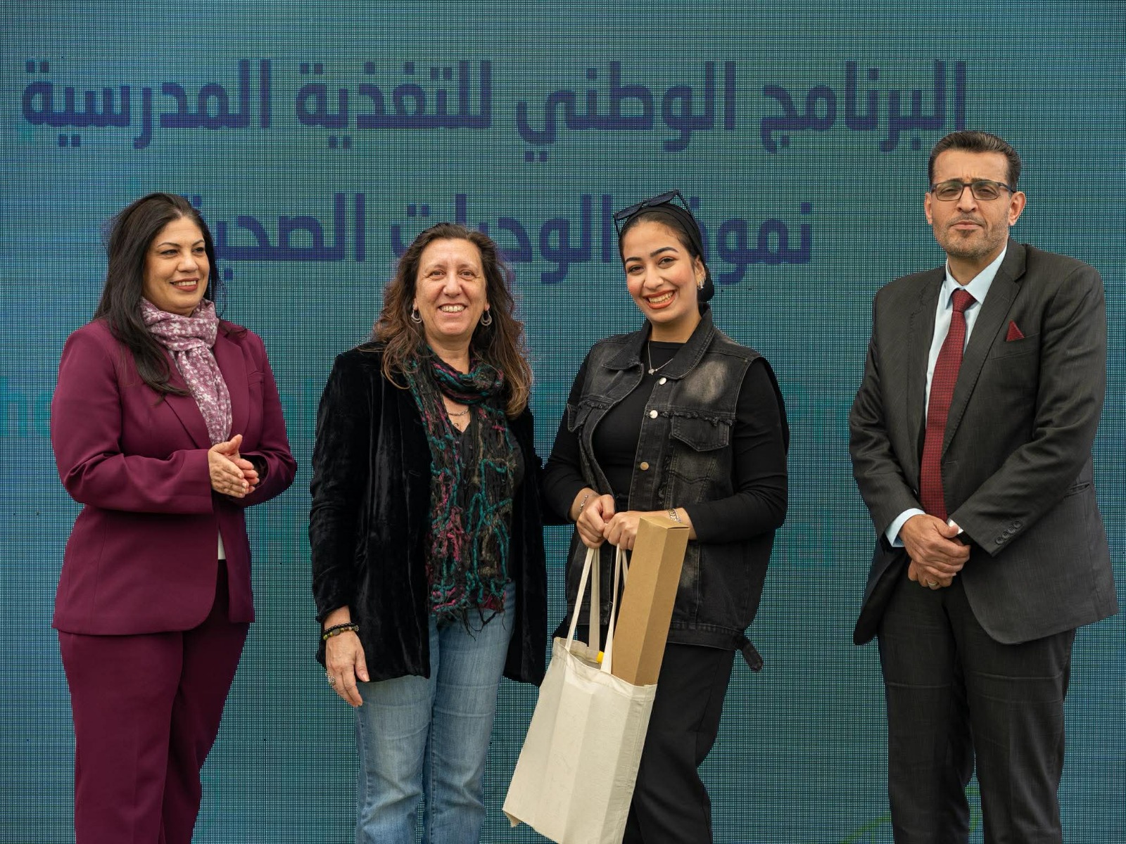 طالبة من "اعلام الزرقاء" تفوز بجائزة أفضل فيديو حول التغذية المدرسية