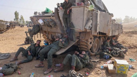صحيفة عبرية تفضح جيش الاحتلال وتكشف حقيقة الخسائر "الهائلة" للجنود: الأعداد أعلى بكثير مما يُعلن