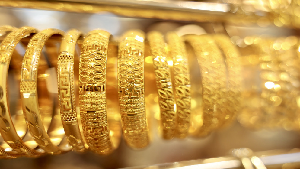 100 دينار سعر غرام الذهب عيار 21 في السوق المحلية الأربعاء