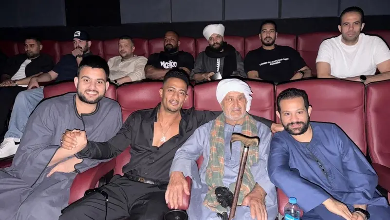 محمد رمضان يصطحب أصحاب أزمة الجلباب الصعيدي لحضور "أسد"