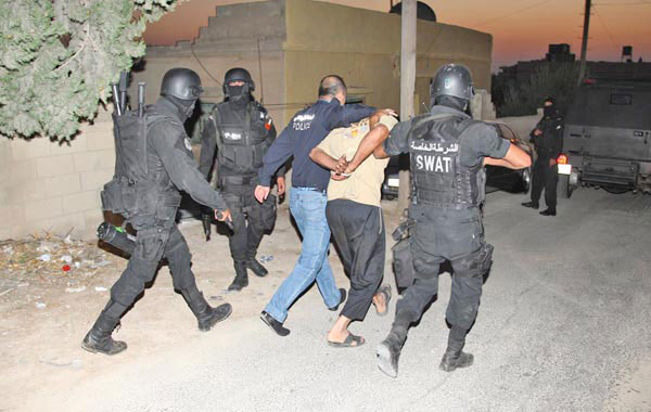  القبض على وافد بحقة 42 قضية جنائيه