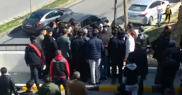 خلاف على أحقية الوقوف بجانب وزير الصحة يشعل مشادات حادة بين نواب و أعضاء لامركزية