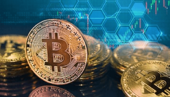 بيتكوين تهوي 4%