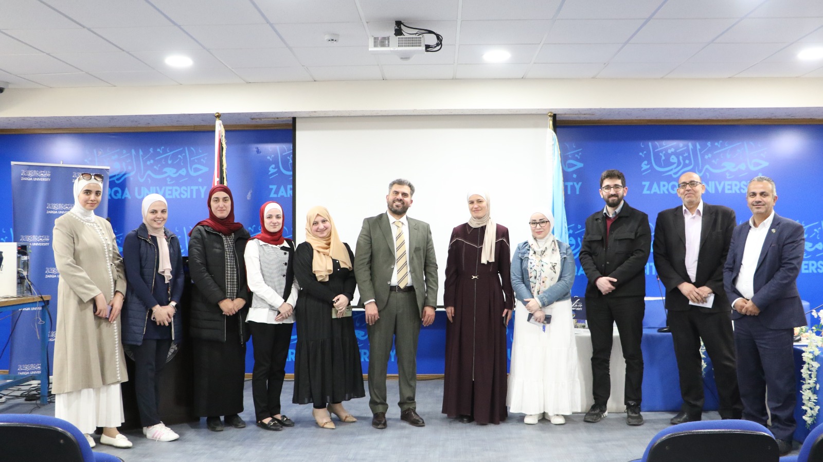 جامعة الزرقاء تعقد محاضرة حول علاقة الذكاء الاصطناعي بالأبحاث الصيدلانية
