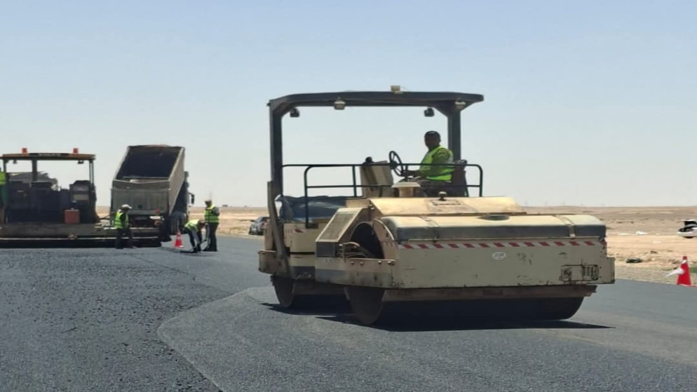 وزير الأشغال يتفقد مشاريع طرق استراتيجية في معان والعقبة