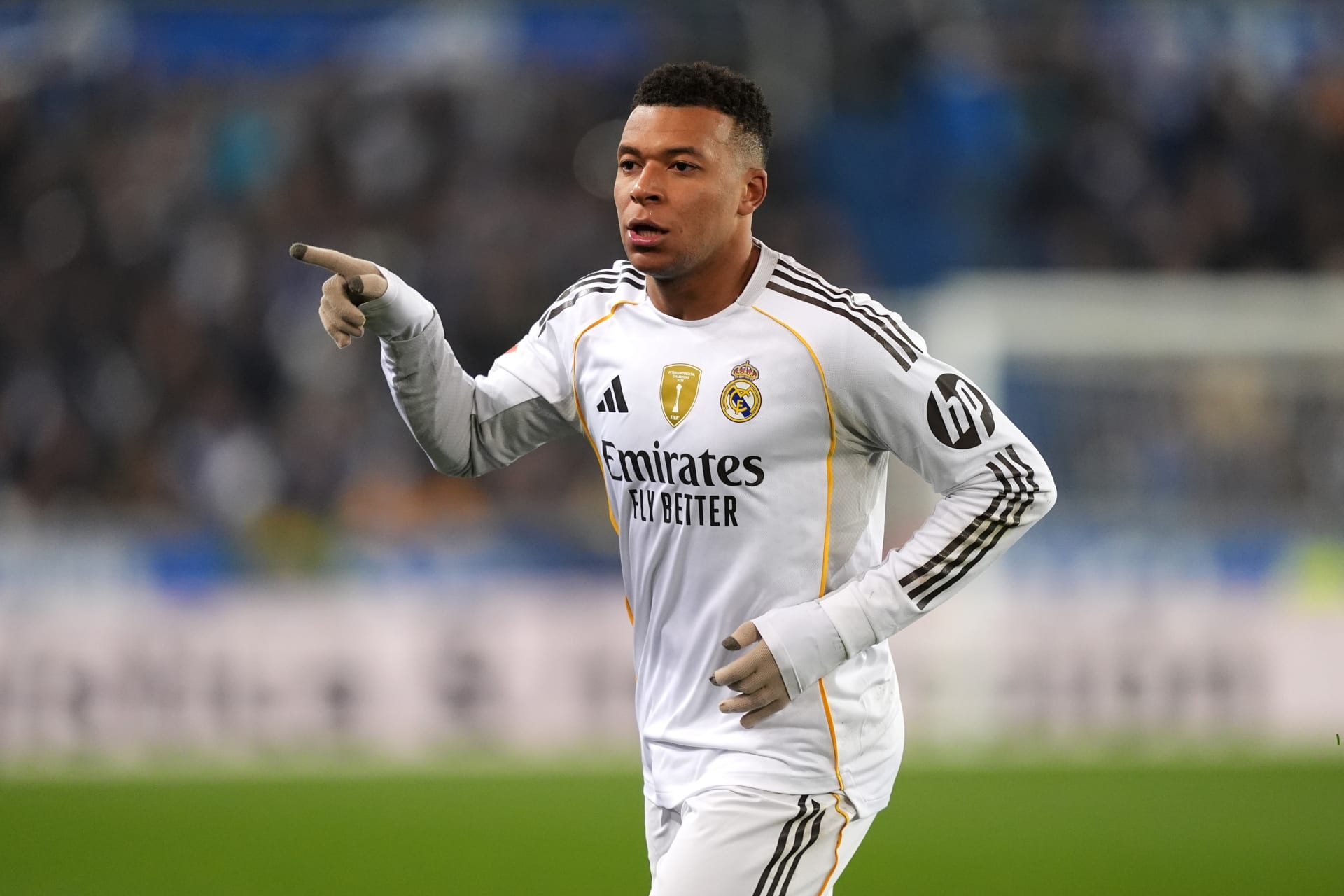 "ديكتاتور مدريد" ..  معلق يسخر من مبابي ويشعل أزمة