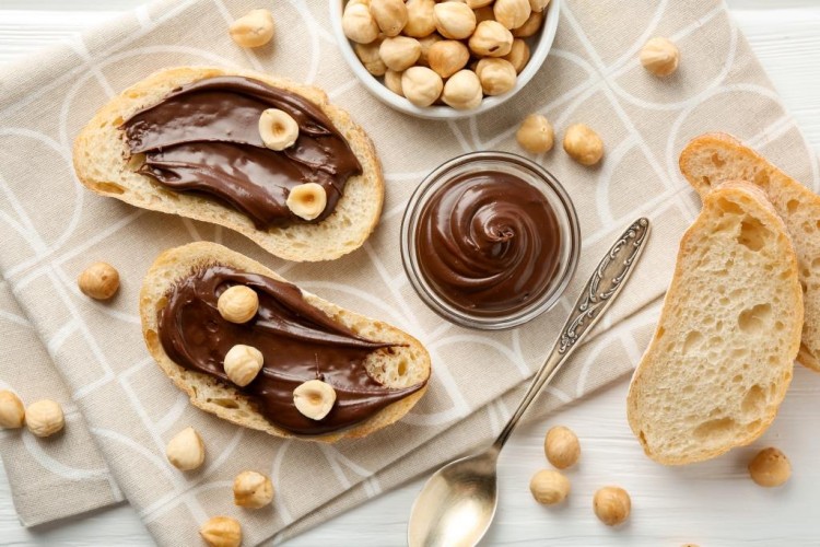 شوكولاتة قابلة للدهن صحية بالبندق والتمر