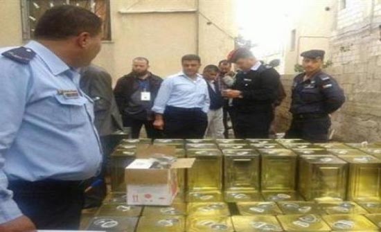  ضبط كميات كبيرة من زيت الزيتون المغشوش داخل منزل أحد الاشخاص في محافظة العقبة 