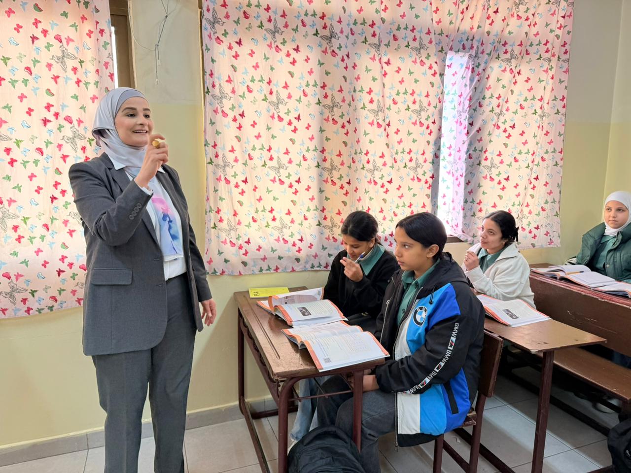 السواريس تُشيد بتميّز “المناخر المختلطة” وتؤكد جودة البيئة التعليمية