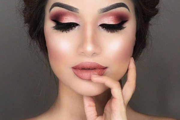 تعرفي على طريقة إخفاء شعر الوجه بالمكياج