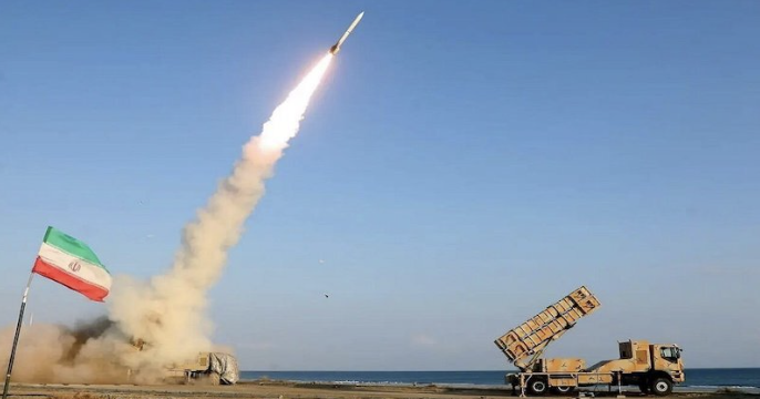 التلفزيون الإيراني: القوات الإيرانية تستهدف القواعد الأمريكية في المنطقة