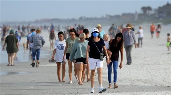 إسبانيا تتراجع عن فرض وضع الكمامة على الشاطئ