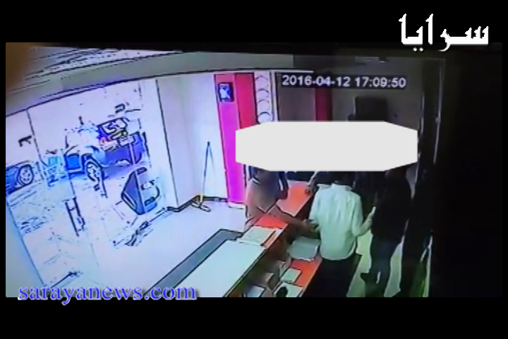 بالفيديو  ..  "بلطجي" يجبر مكتب تأجير سيارات على الاغلاق لرفضه دفع"اتاوات" بمنطقة جسر الملك حسين