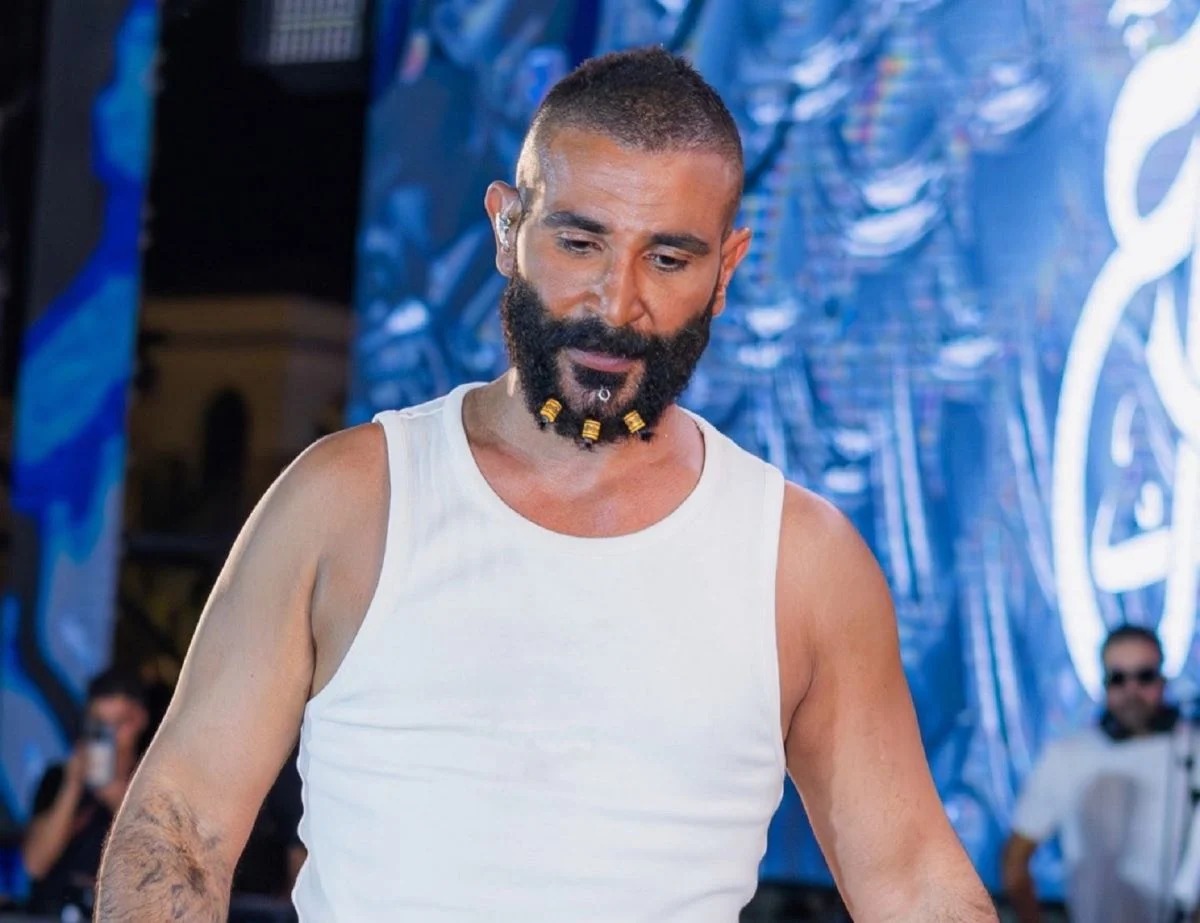 أحمد سعد يربط أغنيته الجديدة بفوز إسبانيا بكأس العالم ..  وهذا ما فعله (فيديو)