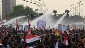 القوات العراقية تعيد فتح الطرق المغلقة بسبب التظاهرات
