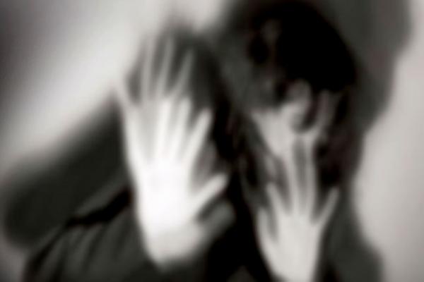 سائق يتحرش جنسيًا بطالبة "متلازمة داون" في الجوف