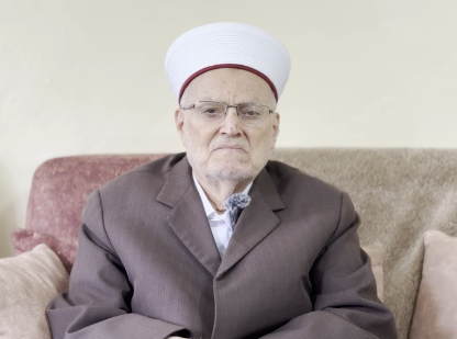 في عمر 87 عاما ..  الاحتلال يُخضع الشيخ عكرمة صبري للتحقيق