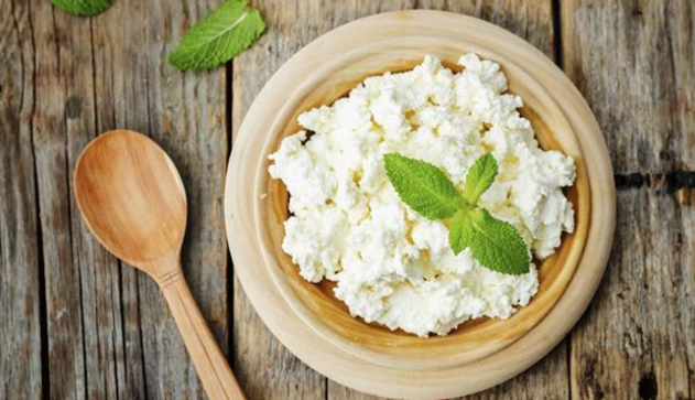 الجبن القريش يتصدر الترند في 2026 ..  وخبراء يفسرون السبب