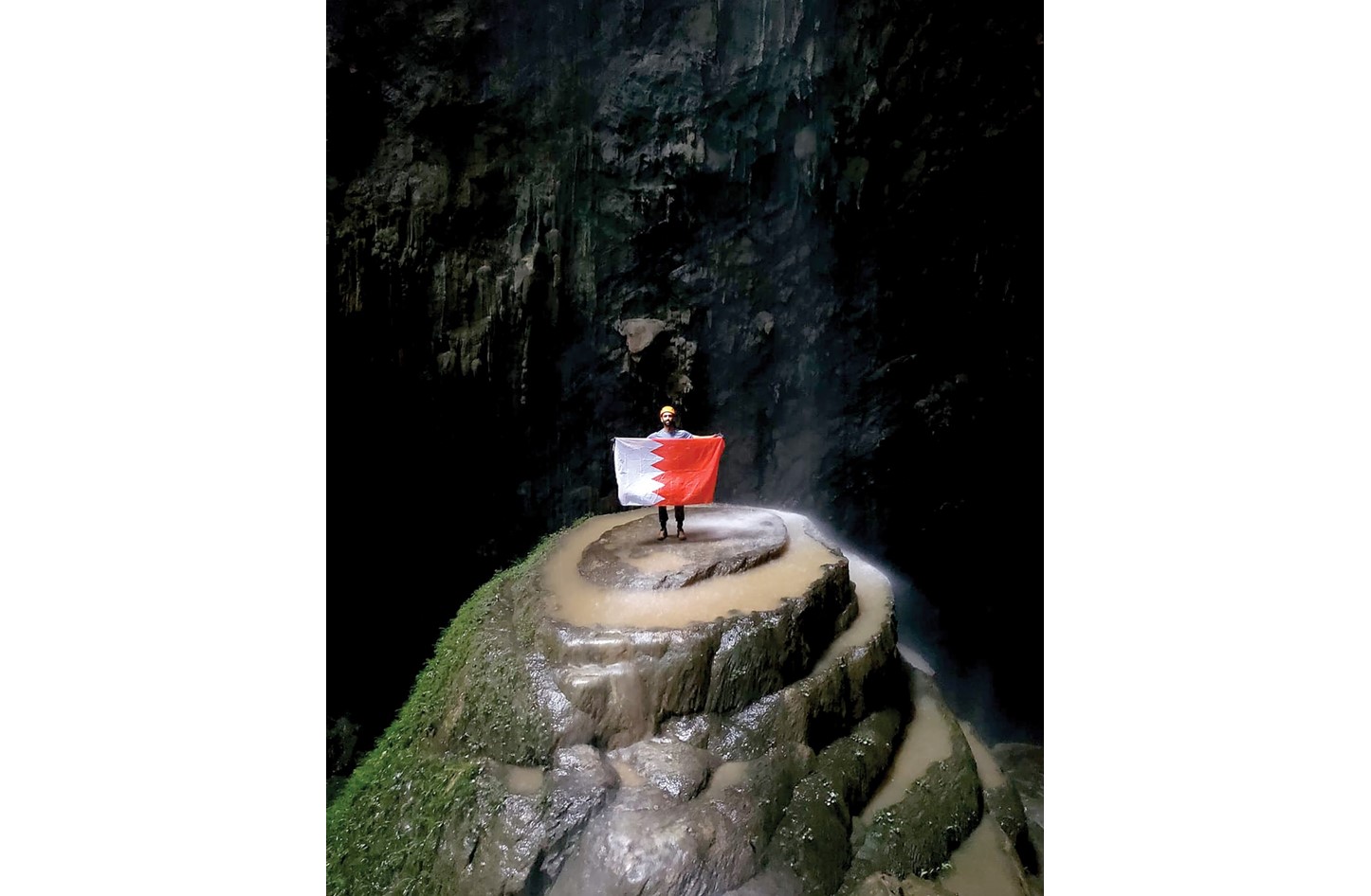 الحسن ..  أوّل بحريني يصل لأكبر كهف في العالم بـ"فيتنام"