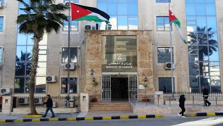 "خياران لا ثالث لهما"  ..  مهم من وزارة العمل للأردنيين 