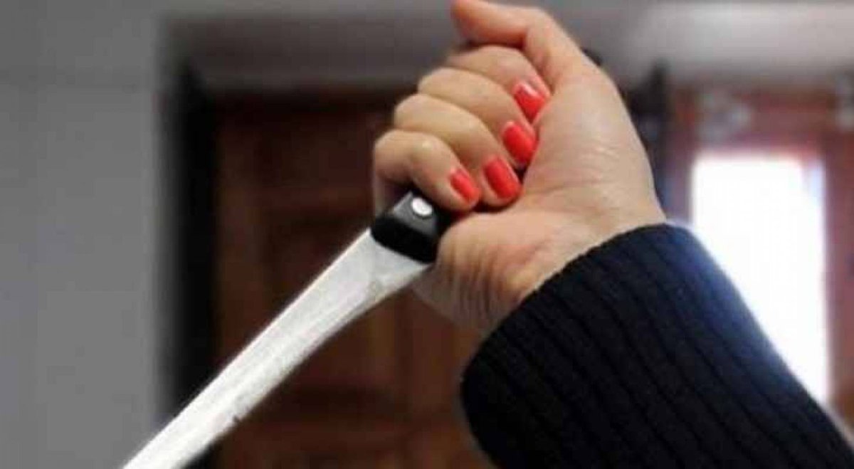 "صور" علاقتهما الزوجية حتى لا تطلب الطلاق  ..  ثلاثينية تطعن زوجها بـ "سكين مطبخ"