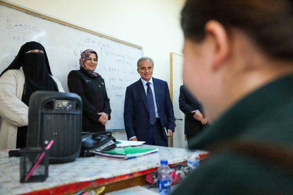 حسان يوجه بدراسة تأسيس صناديق تمويل ميسرة للمعلمين والمعلمات