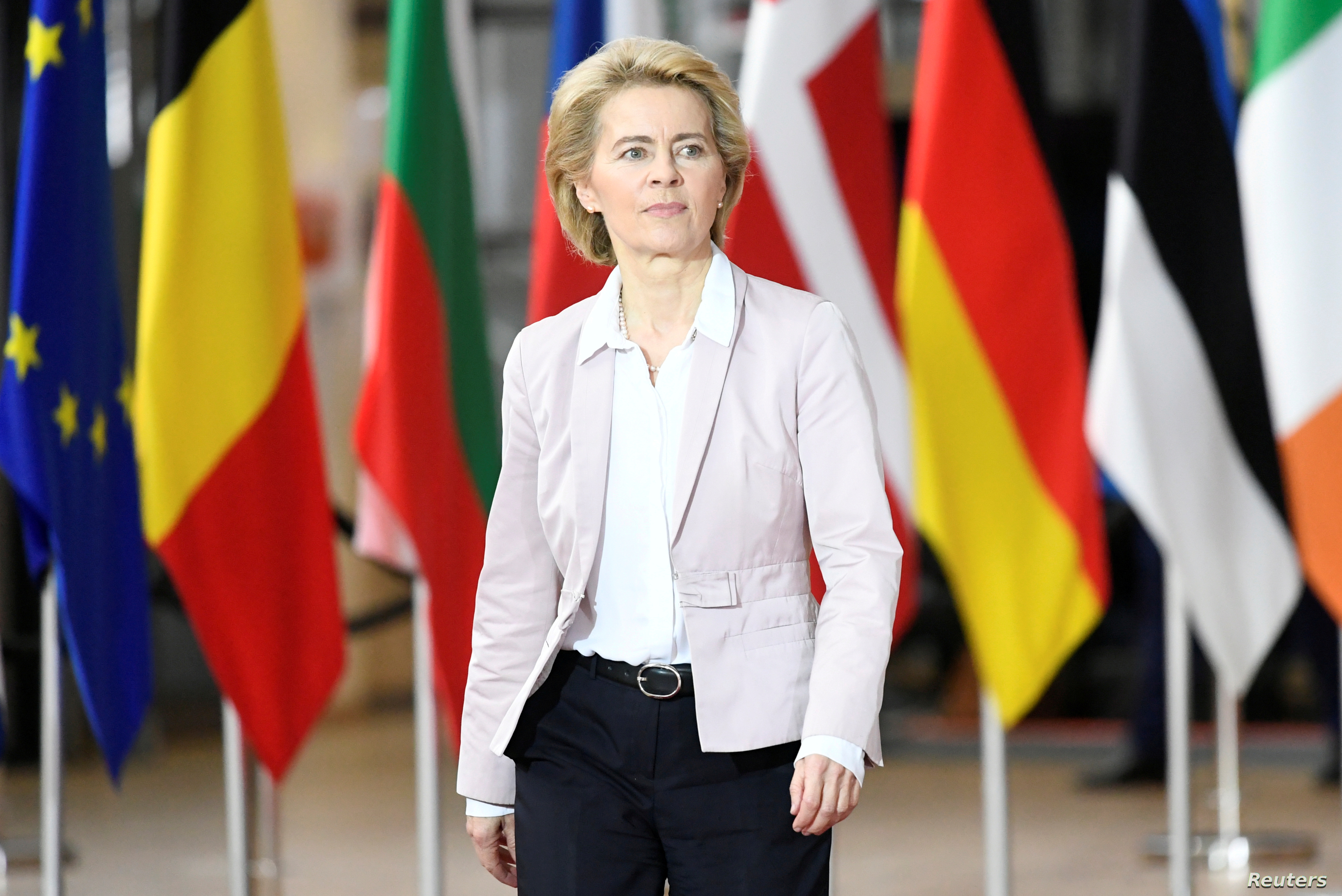 رئيسة المفوضية الأوروبية: سنستهدف نقطة ضعف روسيا إذا غزت أوكرانيا