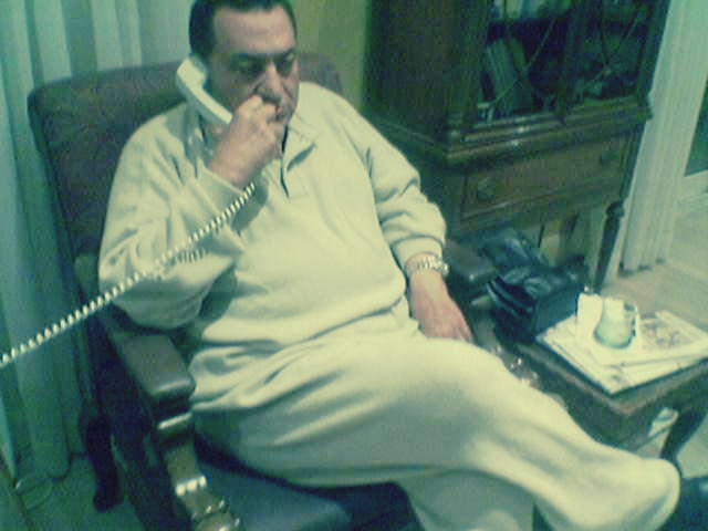 قصة شاب اتصل بـ مبارك" بالغلط": قال له أنا رئيس الجمهورية فرد "هزارك سخيف"