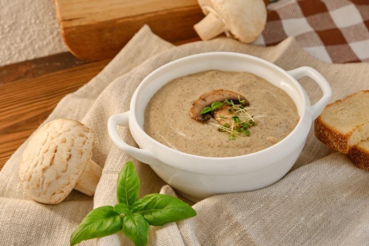 شوربة الفطر بالثوم الكريمية