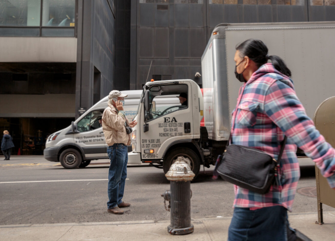 شخص يربح 470 ألف ريال من الإبلاغ عن الشاحنات الملوثة للبيئة بنيويورك
