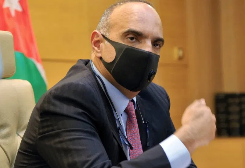الخصاونة يطلب من وزيري الداخلية و العدل تقديم استقالتيهما لمخالفتهما أوامر الدفاع