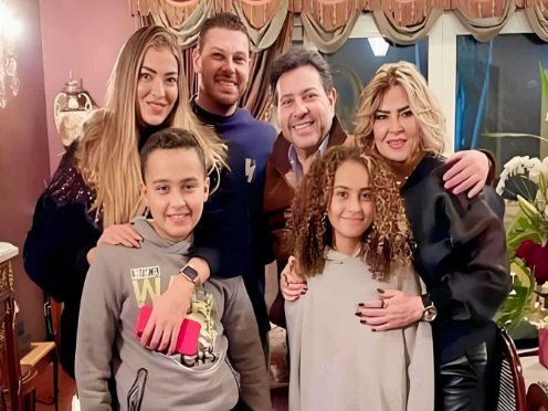 تفاصيل آخر لقاء لـ هاني شاكر مع أحفاده في باريس