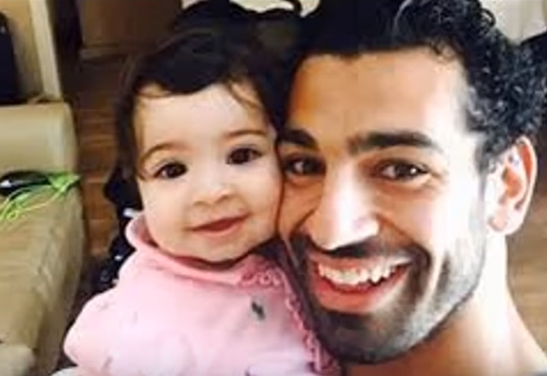 بالفيديو .. منزل محمد صلاح و سياراته وابنتة