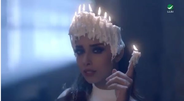 بالصور : بلقيس فتحي في أخطر إطلالة مزينة شعرها بالشموع
