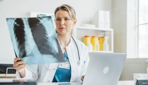 رجل يعيش 48 ساعة بدون رئتين ..  كيف فعلها الأطباء؟