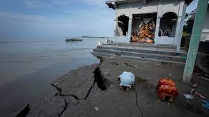 عشرات القتلى بانهيار أرضية معبد في الهند